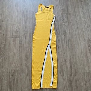 Fitted yellow maxi with high slit